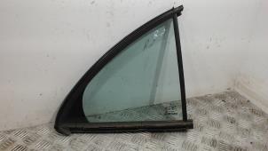 Ventanilla triangular derecha detrás de un Mercedes-Benz E (W211) 2.6 E-240 V6 18V 2004