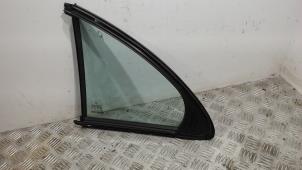 Ventanilla triangular derecha detrás de un Mercedes-Benz E (W211) 2.6 E-240 V6 18V 2004