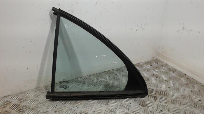 Usados Ventanilla triangular izquierda detrás Mercedes E (W211) 2.6 E-240 V6 18V Precio € 31,50 Norma de margen ofrecido por Binckhorst BV