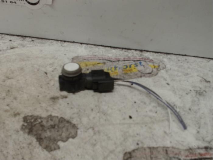 Usados Sensor PDC Peugeot 208 I (CA/CC/CK/CL) 1.2 12V e-THP PureTech 110 Precio € 10,50 Norma de margen ofrecido por Binckhorst BV