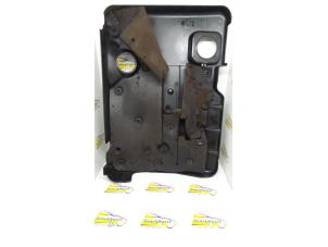 Abdeckblech Motor van een Ford Mondeo III Wagon 1.8 16V 2001