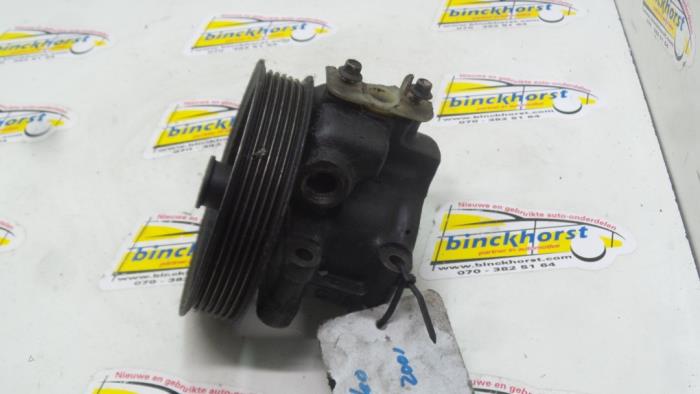 Usagé Pompe de direction Ford Mondeo III Wagon 1.8 16V Prix € 52,50 Règlement à la marge proposé par Binckhorst BV