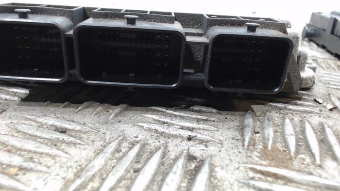 Ignition lock + computer from a Citroën Berlingo 1.6 Hdi 75 16V Phase 1 2011