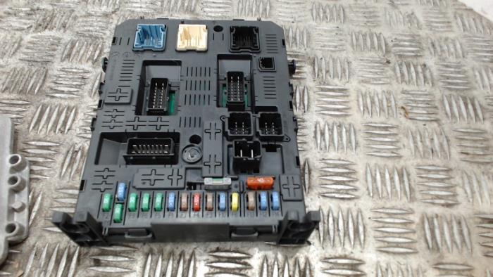 Ignition lock + computer from a Citroën Berlingo 1.6 Hdi 75 16V Phase 1 2011
