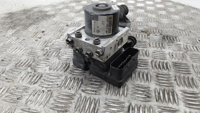 Gebrauchte ABS Pumpe Volkswagen Caddy III (2KA,2KH,2CA,2CH) 2.0 TDI DPF Preis € 42,00 Margenregelung angeboten von Binckhorst BV