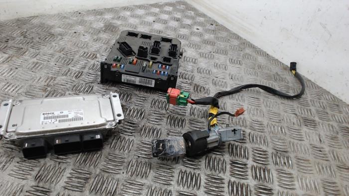 Used Ignition lock + computer Peugeot 1007 (KM) 1.6 GTI,Gentry 16V Price € 131,25 Margin scheme offered by Binckhorst BV