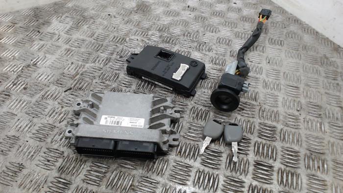 Used Ignition lock + computer Renault Twingo (C06) 1.2 Price € 105,00 Margin scheme offered by Binckhorst BV