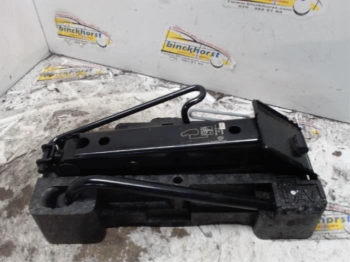 Używane Dzwignik Renault Twingo (C06) 1.2 Cena € 15,75 Procedura marży oferowane przez Binckhorst BV