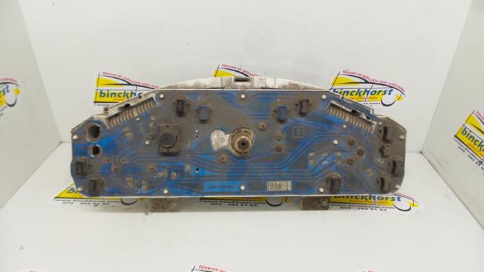 Panel de instrumentación de un Mazda 121 1992