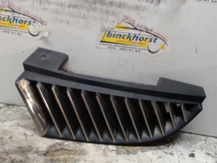 Używane Grill Mitsubishi Colt (Z2/Z3) 1.3 16V Cena € 15,75 Procedura marży oferowane przez Binckhorst BV