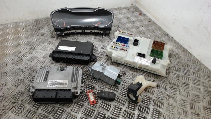 Used Ignition lock + computer Ford Mondeo IV 2.0 Ecoboost SCTi 16V Price € 183,75 Margin scheme offered by Binckhorst BV