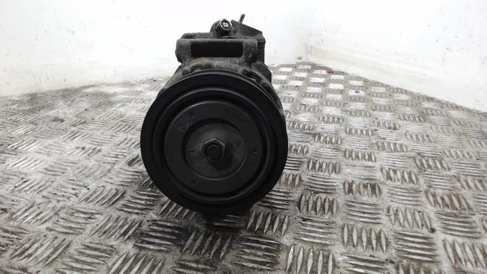 Usagé Pompe clim Volkswagen Caddy III (2KA,2KH,2CA,2CH) 1.6 TDI 16V Prix € 52,50 Règlement à la marge proposé par Binckhorst BV