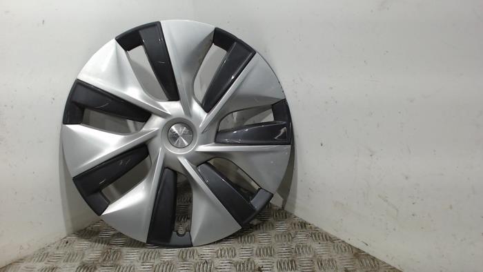 Używane Kolpak Tesla Model Y (5YJY) RWD Cena € 26,25 Procedura marży oferowane przez Binckhorst BV