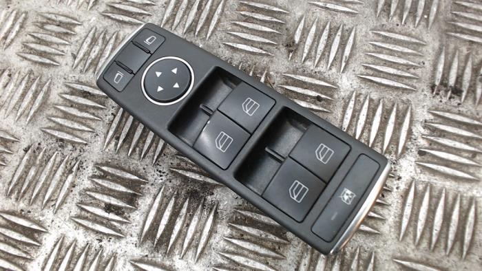 Usados Interruptor de ventanilla eléctrica Mercedes C Estate (S204) 2.2 C-180 CDI 16V BlueEFFICIENCY Precio € 31,50 Norma de margen ofrecido por Binckhorst BV