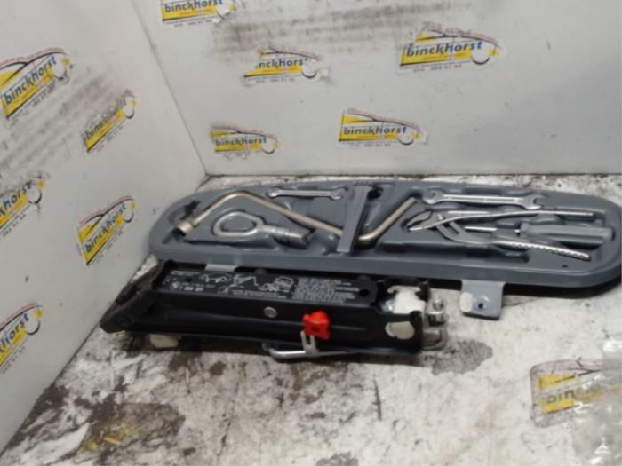 Używane Dzwignik BMW 3 serie (E46/4) 323i 24V Cena € 31,50 Procedura marży oferowane przez Binckhorst BV