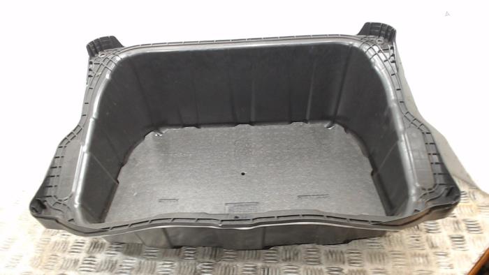 Begagnade Lastcontainer Tesla Model Y (5YJY) RWD Pris € 100,00 Marginaltabell erbjuds av Binckhorst BV