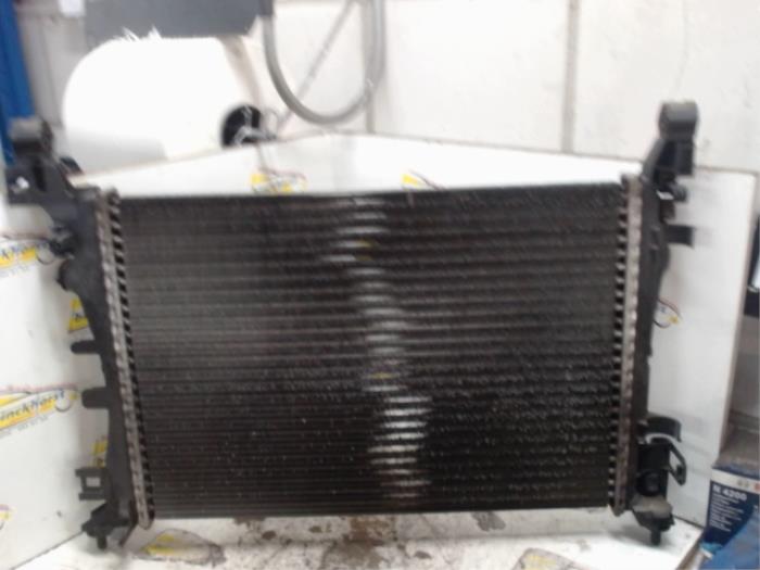 Usagé Radiateur Opel Corsa D 1.0 Prix € 31,50 Règlement à la marge proposé par Binckhorst BV
