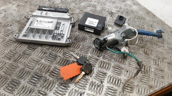 Used Ignition lock + computer Hyundai i10 (F5) 1.1i 12V Price € 124,95 Margin scheme offered by Binckhorst BV