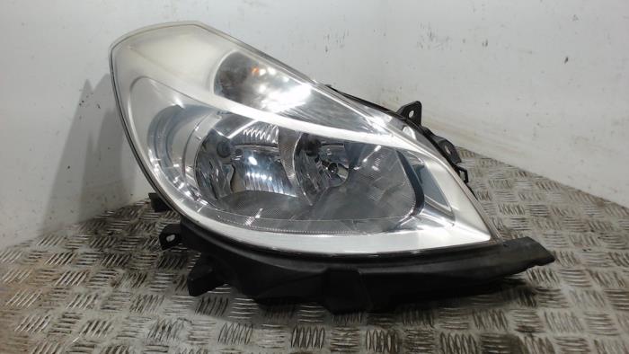 Używane Reflektor prawy Renault Clio III (BR/CR) 1.6 16V Cena € 47,25 Procedura marży oferowane przez Binckhorst BV
