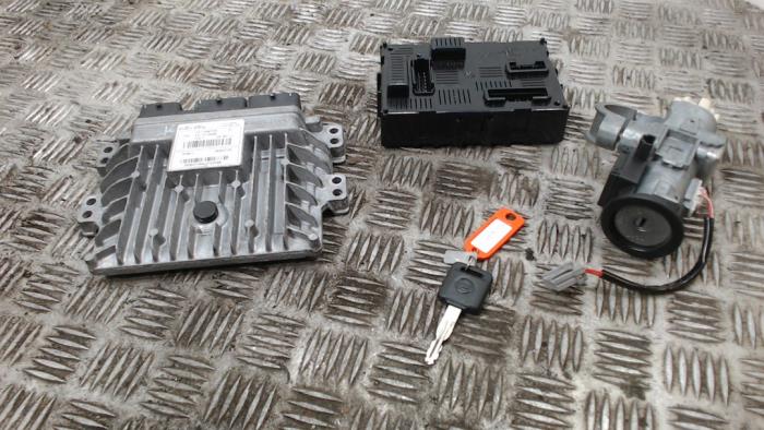 Used Ignition lock + computer Nissan NV 200 (M20M) 1.5 dCi 90 Price € 145,95 Margin scheme offered by Binckhorst BV