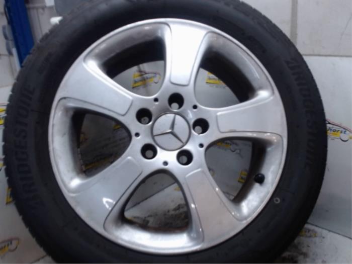 Używane Obrecz Mercedes A (W169) 2.0 A-200 5-Drs. Cena € 42,00 Procedura marży oferowane przez Binckhorst BV