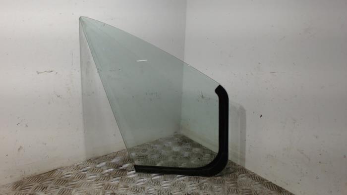 Usados Ventanilla triangular derecha delante Opel Vivaro 1.6 CDTI 90 Precio € 47,25 Norma de margen ofrecido por Binckhorst BV
