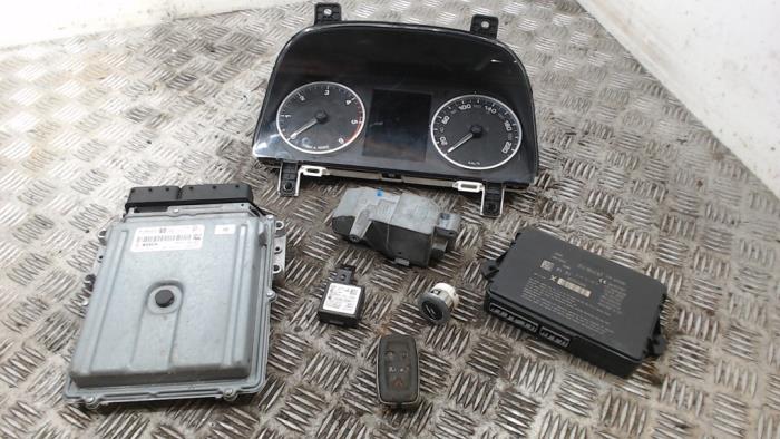 Used Ignition lock + computer Landrover Discovery IV (LAS) 3.0 TD V6 24V Price € 315,00 Margin scheme offered by Binckhorst BV