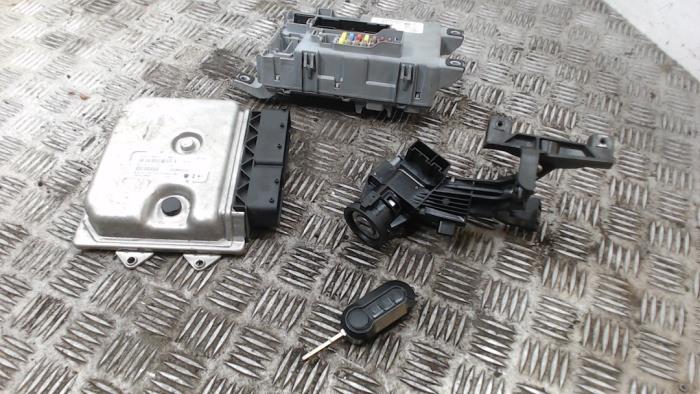 Used Ignition lock + computer Opel Combo 1.3 CDTI 16V ecoFlex Price € 210,00 Margin scheme offered by Binckhorst BV