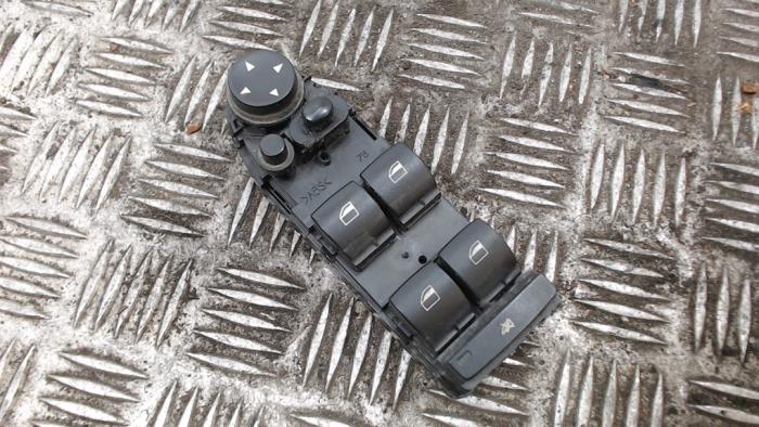 Usados Interruptor de ventanilla eléctrica BMW 5 serie (E60) 525d 24V Precio € 42,00 Norma de margen ofrecido por Binckhorst BV