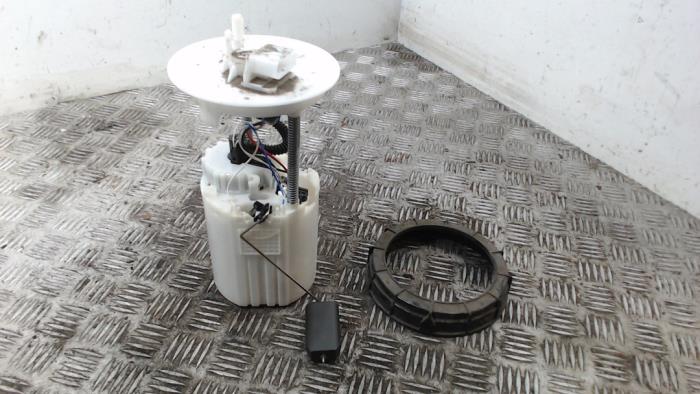Usagé Pompe carburant électrique Opel Karl 1.0 12V Prix € 42,00 Règlement à la marge proposé par Binckhorst BV