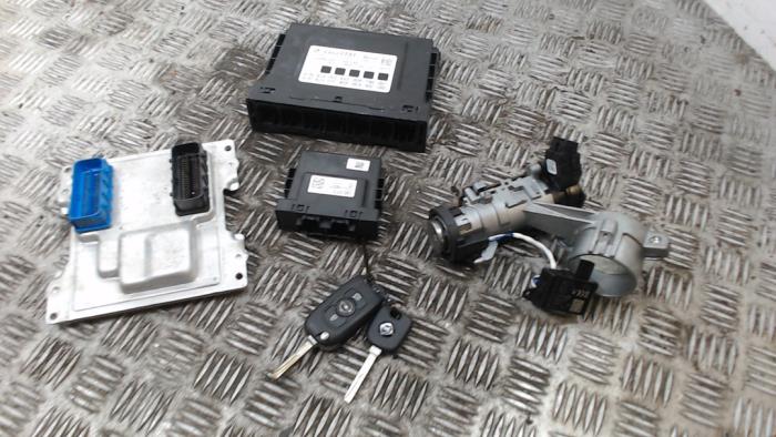 Used Ignition lock + computer Opel Karl 1.0 12V Price € 210,00 Margin scheme offered by Binckhorst BV