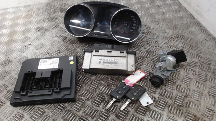 Used Ignition lock + computer Volkswagen Polo V (6R) 1.0 12V BlueMotion Technology Price € 236,25 Margin scheme offered by Binckhorst BV