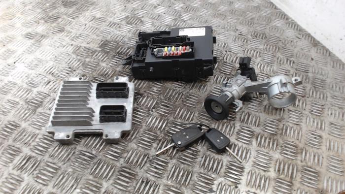 Used Ignition lock + computer Opel Meriva (B) 1.4 Turbo 16V ecoFLEX Price € 177,45 Margin scheme offered by Binckhorst BV