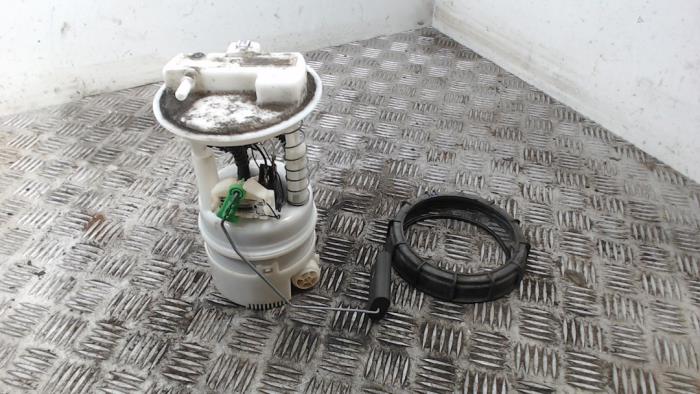 Usagé Pompe à carburant Renault Modus/Grand Modus (JP) 1.2 16V Prix € 42,00 Règlement à la marge proposé par Binckhorst BV