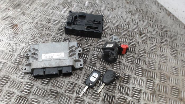 Used Ignition lock + computer Renault Modus/Grand Modus (JP) 1.2 16V Price € 105,00 Margin scheme offered by Binckhorst BV