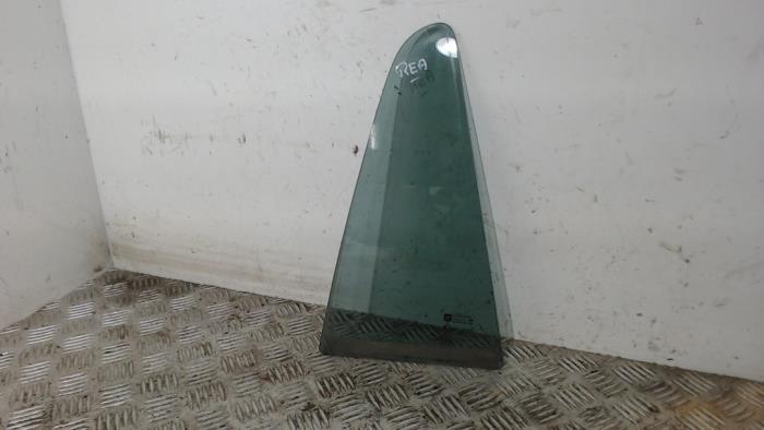 Usados Ventanilla triangular derecha detrás Opel Astra H SW (L35) 1.6 16V Twinport Precio € 31,50 Norma de margen ofrecido por Binckhorst BV