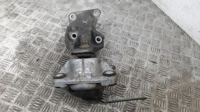 Usagé Support moteur Landrover Range Rover Sport (LW) 3.0 SDV6 Prix € 26,25 Règlement à la marge proposé par Binckhorst BV