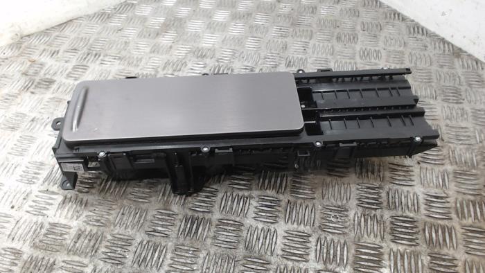 Gebrauchte Getränkehalter Landrover Range Rover Sport (LW) 3.0 SDV6 Preis € 36,75 Margenregelung angeboten von Binckhorst BV