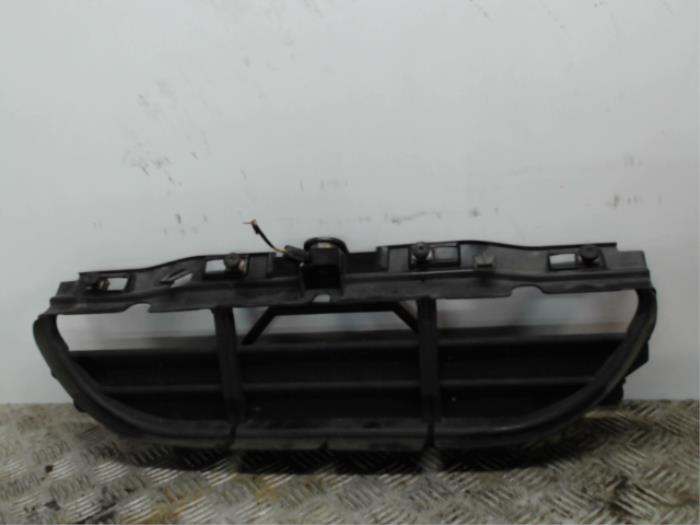 Begagnade Lufttratt BMW 3 serie Touring (E91) 320i 16V Pris € 21,00 Marginaltabell erbjuds av Binckhorst BV