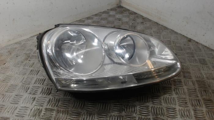 Używane Reflektor prawy Volkswagen Golf V Variant (1K5) 1.6 Cena na żądanie oferowane przez Binckhorst BV