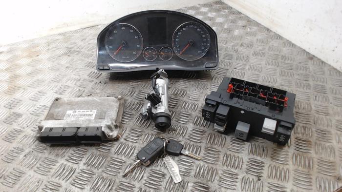 Used Ignition lock + computer Volkswagen Golf V Variant (1K5) 1.6 Price on request offered by Binckhorst BV