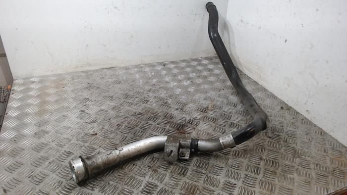 Tuyau de remplissage de réservoir de carburant