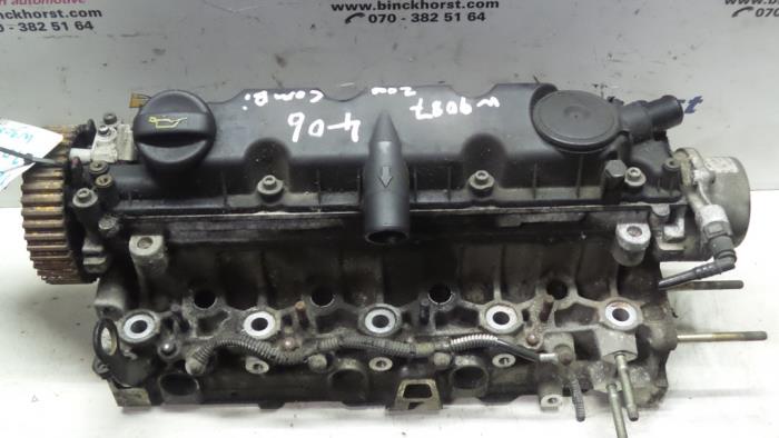 Cylinder head from a Peugeot 406 Break (8E/F) 2.0 HDi 90 2000