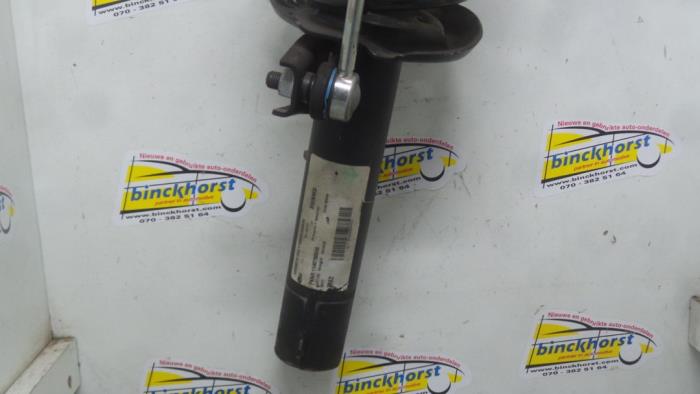 Front shock absorber rod, left from a Volkswagen Passat 2013