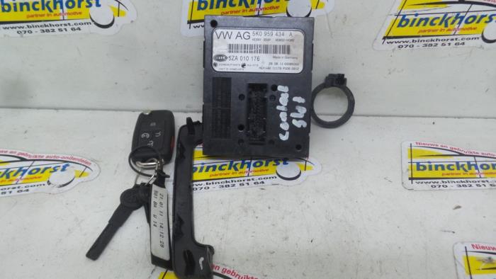 Used Ignition lock + computer Volkswagen Passat Price € 72,45 Margin scheme offered by Binckhorst BV