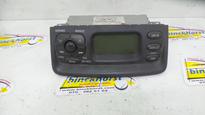 Panel de control de radio de un Toyota Yaris (P1) 1.0 16V VVT-i 1999