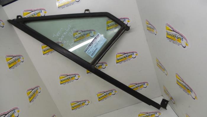 Usados Ventanilla triangular derecha delante Jeep Cherokee (XJ) 4.0 i Precio € 36,75 Norma de margen ofrecido por Binckhorst BV