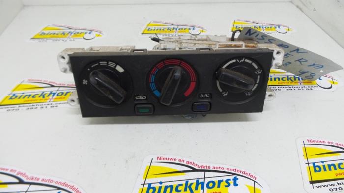 Heater control panel from a Nissan Almera (N15) 2.0 GX Diesel 1998