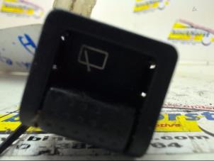 Usados Interruptor de limpiaparabrisas Suzuki Swift (SF310/413) 1.0i Precio € 26,25 Norma de margen ofrecido por Binckhorst BV