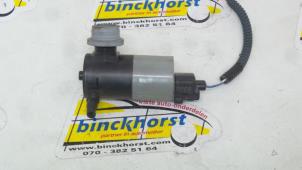 Used Windscreen washer pump Toyota Corolla (E15) 1.6 Dual VVT-i 16V Price € 15,75 Margin scheme offered by Binckhorst BV